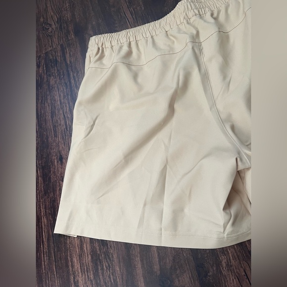 Adidas D4T Shorts Mens Size 2XL Beige Solid Logo Zipper Pockets IW7575 NWT - Picture 8 of 11